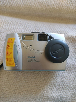 Kodak DX3700 digital camera like new with leather case