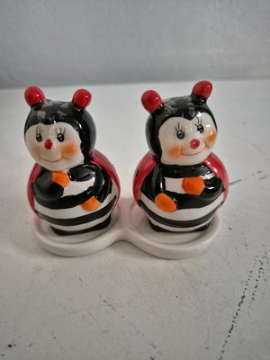 Ladybug salt and pepper shakers like new