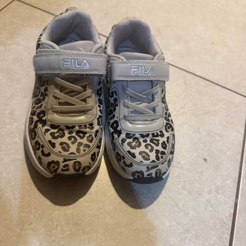 Fila girls' athletic shoes used, size 32, white beige