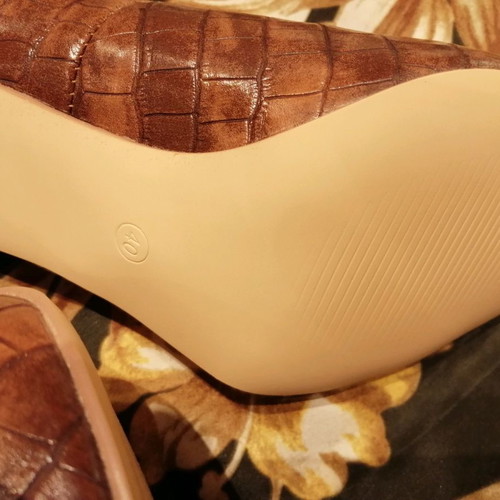 Brown croco imitation pumps new, size 40