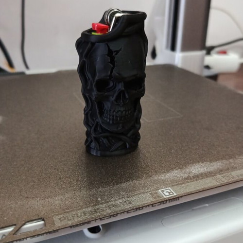 Lighter case for Bic with skull design in black, white and gray
