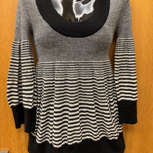 Angie knitted sweater with puff sleeve, like new, size L, black and white