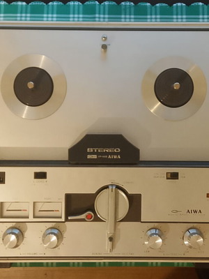 Aiwa TP-1012 reel-to-reel tape recorder used, fully functional