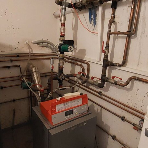 Viessmann Vitorond 100 18–20 kW oil boiler with Elco burner like new