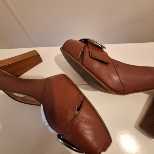 Unisa high women's sandal brown with metal buckle like new