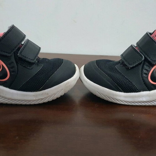 Nike παιδικά αθλητικά παπούτσια μεταχειρισμένα, νούμερο 19.5, μαύρο και ροζ
