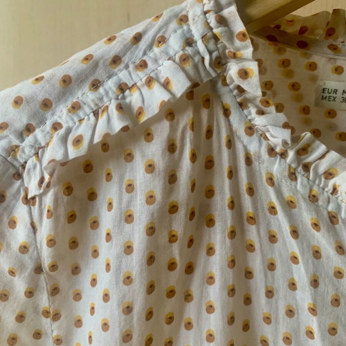 Sfera shirt used, white with polka dots and mother-of-pearl buttons, size M