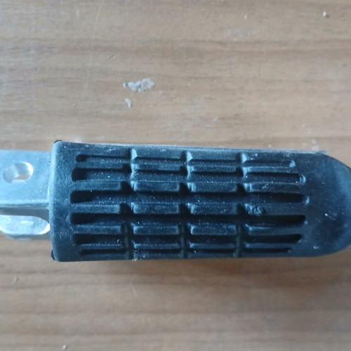 Right driver footpeg for Honda CBR 600cc F/VFR 800cc/VTR 1000cc/XLV 125cc-1000cc Varadero new