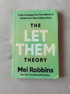 The Let Them Theory book like new, Mel Robbins