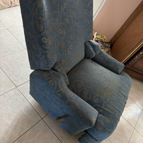 Recliner armchair with footrest
