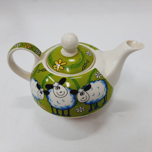 Wisen porcelain teapot, classic design, Germany