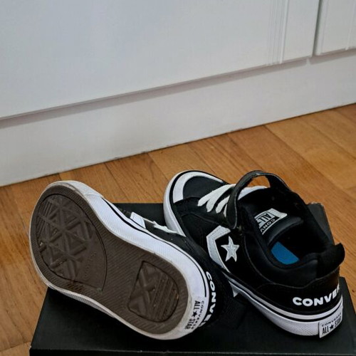 Converse shoes black size 28 like new