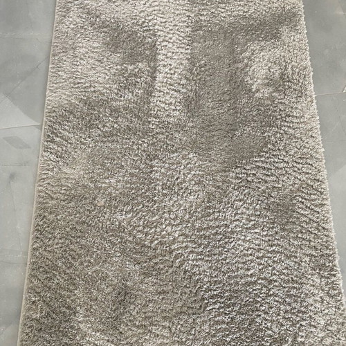 Gray runner rug 3.05 m with low pile like new