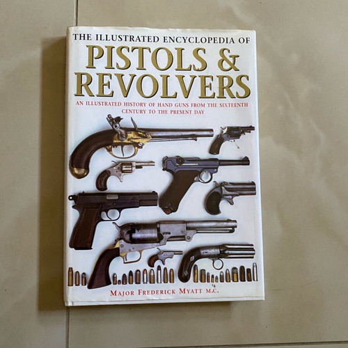 Book with pistol descriptions in English, like new