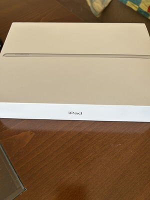 iPad 9th Generation box used, WiFi