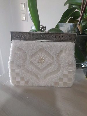 White handheld bag like new, 15×18 cm