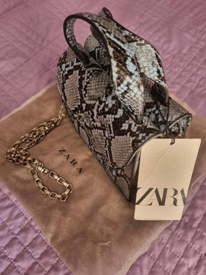 Τσαντάκι ώμου Zara καινούριο με μοτίβο δέρματος φιδιού και ασημί αλυσίδα