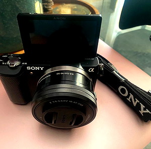 φωτογραφική μηχανή Sony a5000 , μαύρη . Δώρο η θήκη.