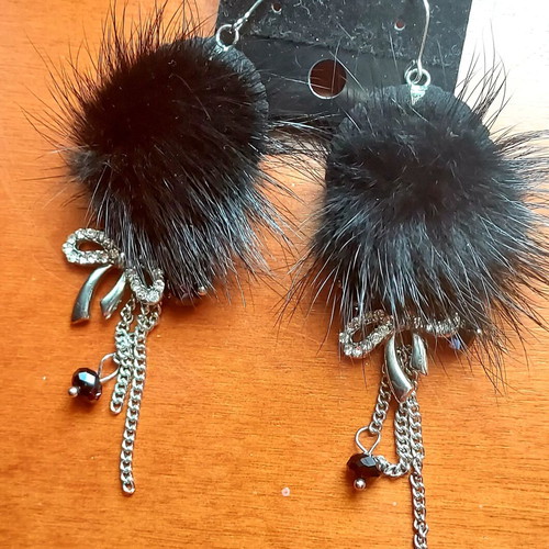 Earrings with black pom pom and rhinestones new