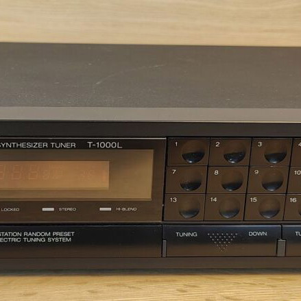 Sansui T-1000L Radio Receiver like new, Quartz PLL Synthesizer Tuner