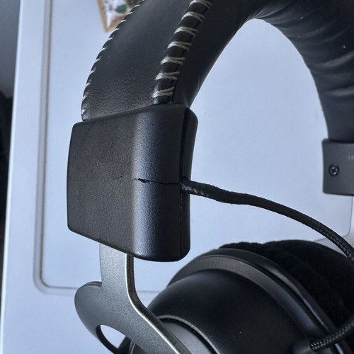 HyperX gaming headset used with detachable microphone and cable