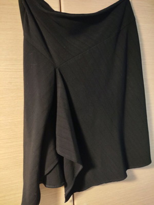 Black medium skirt knee-length like new