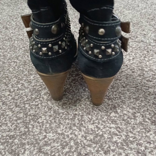 Italian leather ankle boots like new, size 39, black
