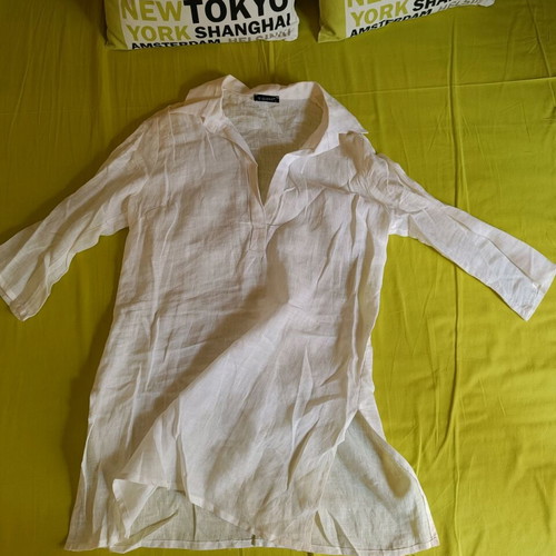 Linen tunic shirt like new, white with side slit size M