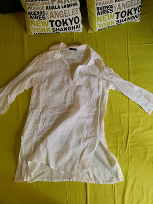 Linen tunic shirt like new, white with side slit size M