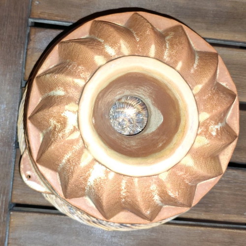 Ceramic cake mold like new