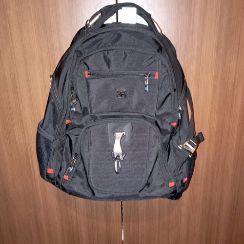 Suissewin backpack like new, black