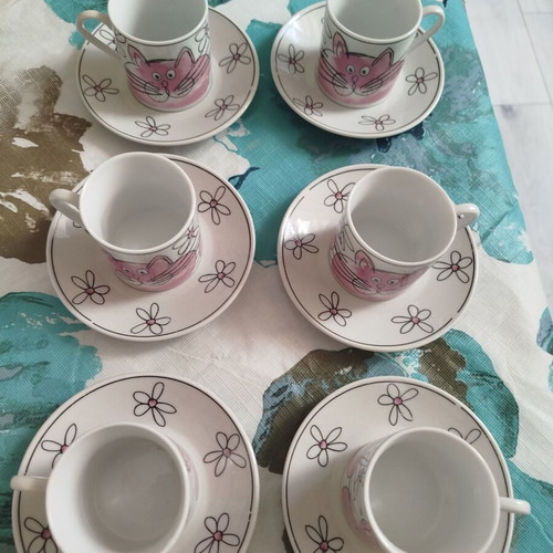 Serving set of 6 cups and saucers like new