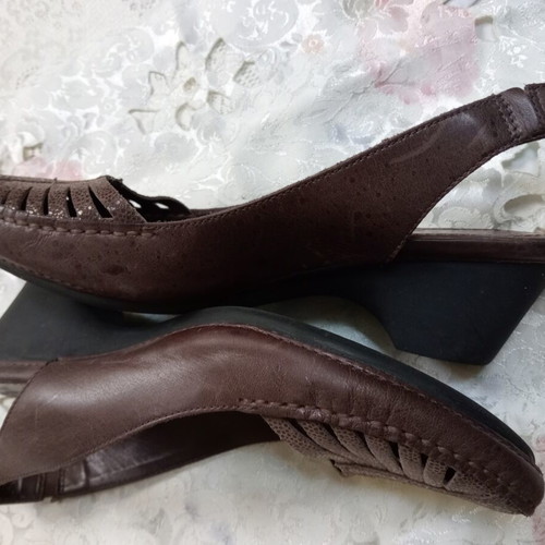 Clarks sandals size 39, new, brown leather with rubber sole
