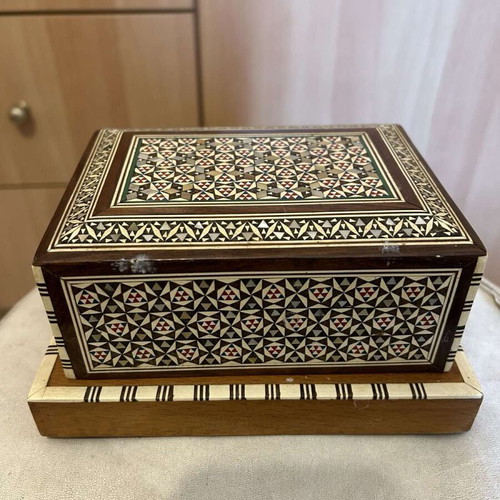 Wooden humidor like new for cigars or cigarettes