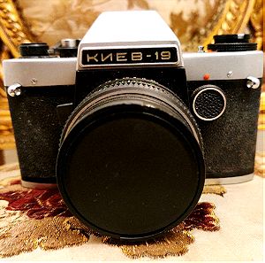 Παλαιά φωτογραφική μηχανή KIEV 19 μαζί με την δερμάτινη θήκη της, νο 3