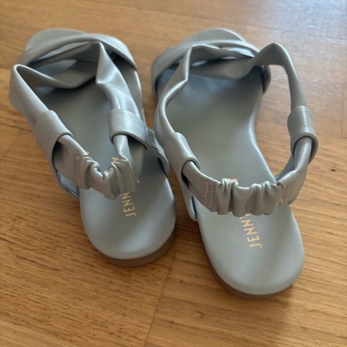 Women's sandals used like new, size 37 elastic fit