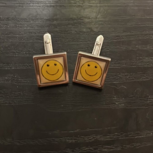 Cufflinks smiley like new, silver color