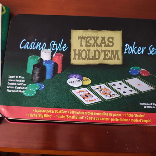 Poker set with chips in metal box