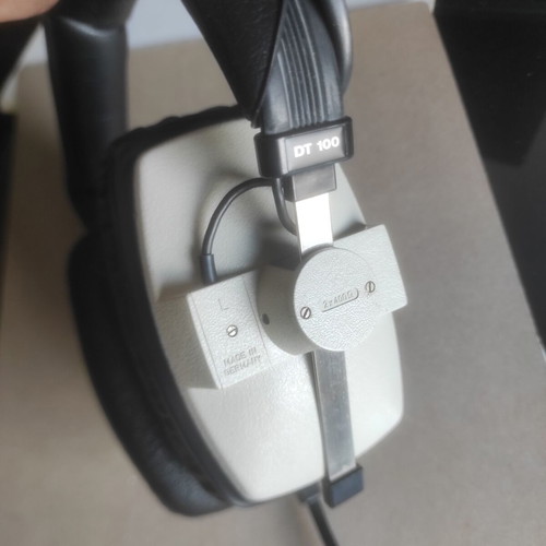 Beyerdynamic DT 100 Studio Headphones 400 Ohm like new wired