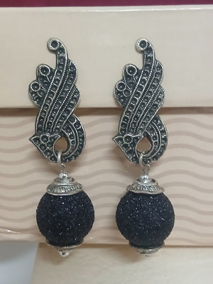 Dangling earrings with clips