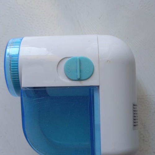 Clothes Lint Remover like new, battery operated