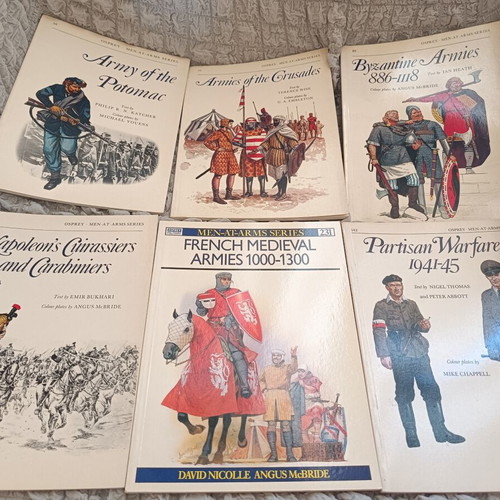 Osprey Men-at-Arms Military History Book Collection like new, 13 volumes