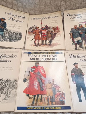 Osprey Men-at-Arms Military History Book Collection like new, 13 volumes