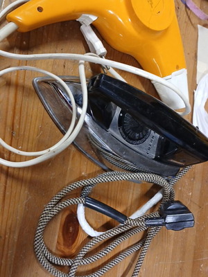 Παλιές συσκευές μεταχειρισμένες για ανταλλακτικά ή διακόσμηση