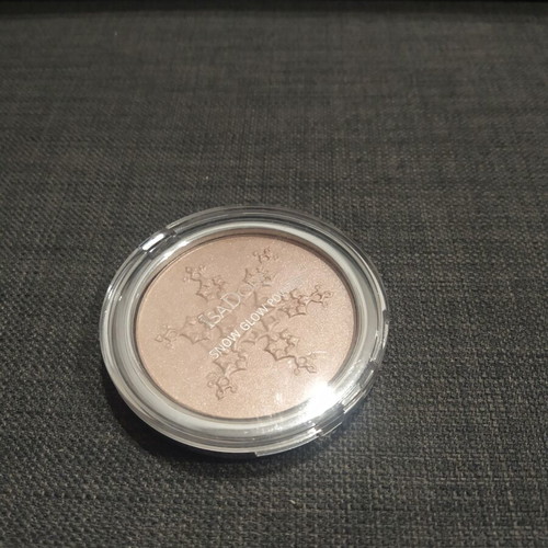 Isadora Snow Glow Powder highlighter like new