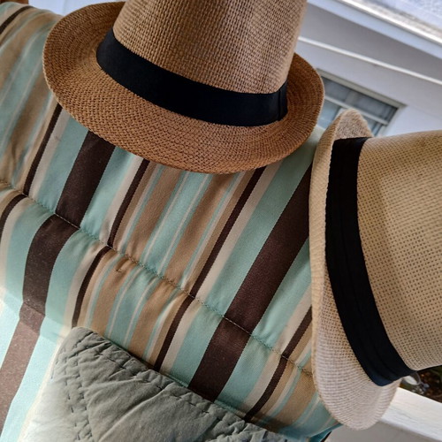 Crab hats new no 58, white and beige, set of 2