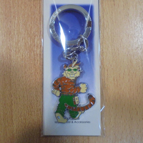 Johnnie metal cat keychain new, multicolored