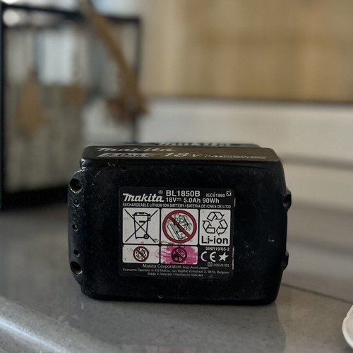 Makita Power Bank set with 18V 5.0Ah battery and USB adapter ADP05