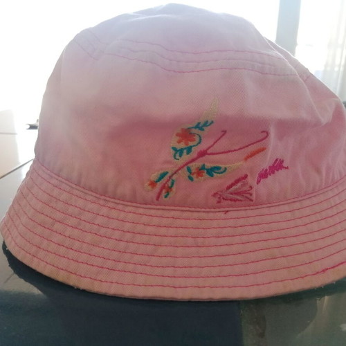 Barbie hat 54cm like new, pink, children's round