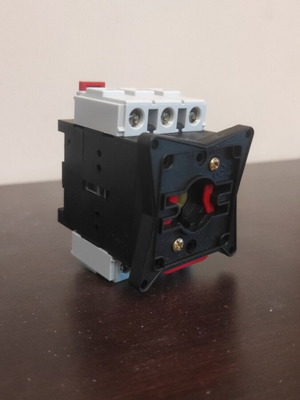 Telemecanique V1 055169 Load Switch 3P 32A New